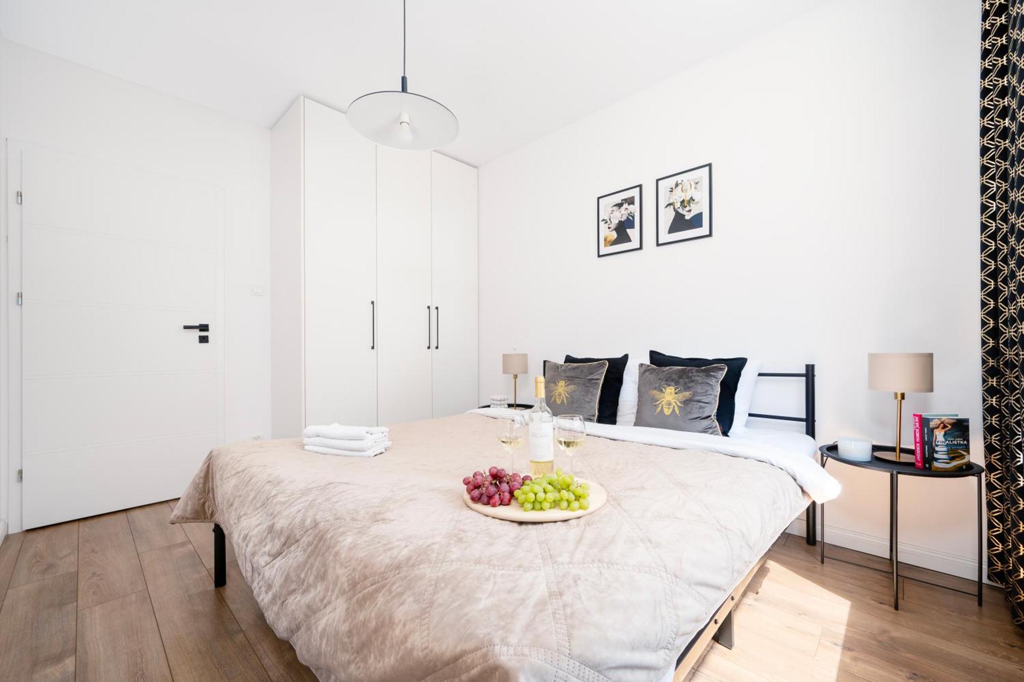 Lumina Apartments With Parking, Balcony Lodz Екстер'єр фото
